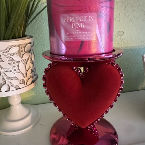NEW BBW BEAUTIFUL RIBBON HEART ♥️ 3 WICK CANDLE PEDESTAL ❤️❤️❤️ - Picture 7 of 7